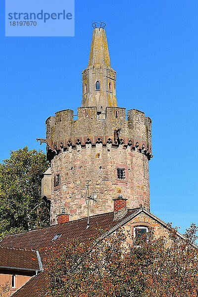 Wach- und Gefängnisturm  Roter Turm genannt  der zur alten Stadtmauer um die Stadt Weinheim in Deutschland gehörte