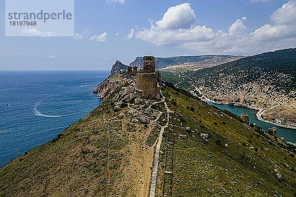 Luftaufnahme der Burg und der Bucht von Balaklava  Krim  Russland  Europa