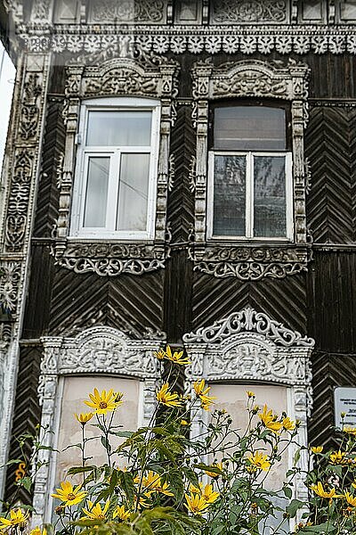 Schöne Holzfenster  Altes Holzhaus  Tomsk  Gebiet Tomsk  Russland  Europa