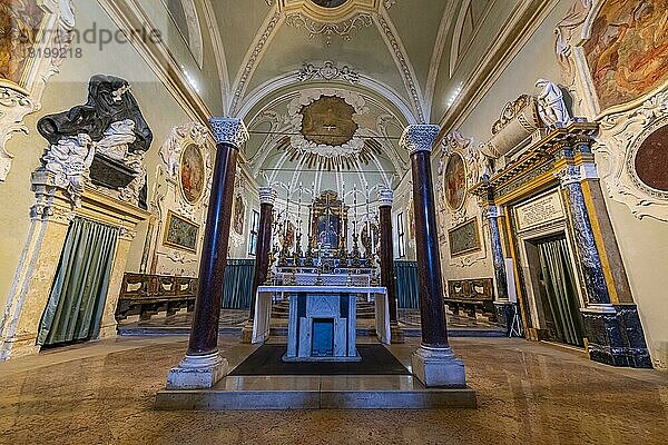 Altar in der Basilica di Sant'Apollinare Nuovo  Unesco-Weltkulturerbe Ravenna  Italien  Europa
