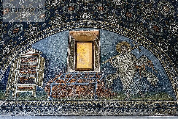 Wunderschöne Mosaike in der Basilika di San Vitale  Unesco-Weltkulturerbe Ravenna  Italien  Europa