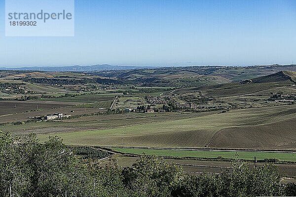 Blick auf die Landschaft um die Nekropole von Tarchuna  Unesco-Weltkulturerbe Tarquinia  Italien  Europa