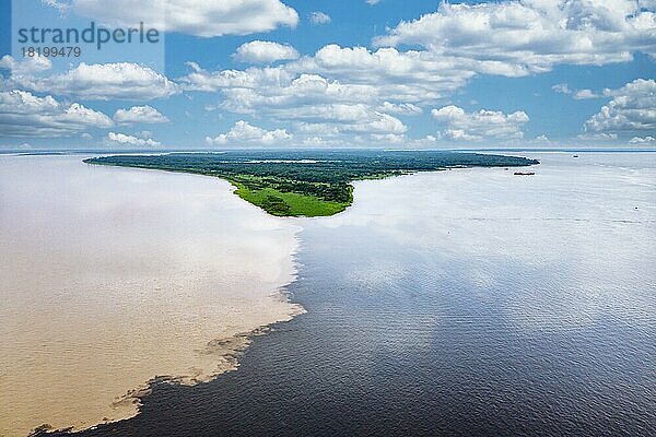 Zusammenfluss des Rio Negro und des Amazonas  Manaus  Bundesstaat Amazonas  Brasilien  Südamerika