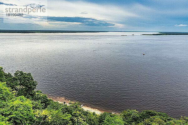 Blick auf den Amazonas. Manaus  Bundesstaat Amazonas  Brasilien  Südamerika