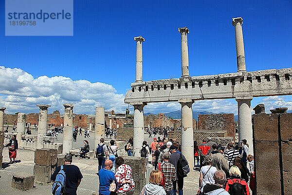 Das Forum  Pompeji  antike Stadt in Kampanien am Golf von Neapel  beim Ausbruch des Vesuvs im Jahr 79 n. Chr. verschüttet  Italien  Europa