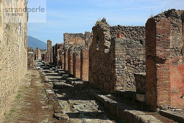 Ruinen der Via dell' Abbondanza  Straße des Überflusses  Pompeji  Kampanien  Italien  Europa