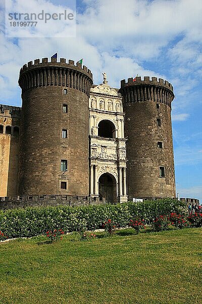 Castel Nuovo mit Francesco Lauranas Triumphbogen am Haupteingang  die Neue Burg  Maschio Angioino  eine Burg in Neapel  Italien  Kampanien  Italien  Europa