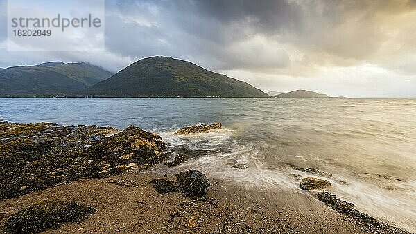 Abendstimmung am Loch Linnhe  Nähe Fort William  Schottland  Großbritannien  Europa