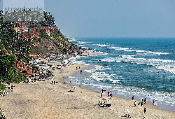 VARKALA  INDIEN  22. FEBRUAR 2013: Einer der schönsten Strände Indiens  Varkala Strand  Kerala  Indien  Asien