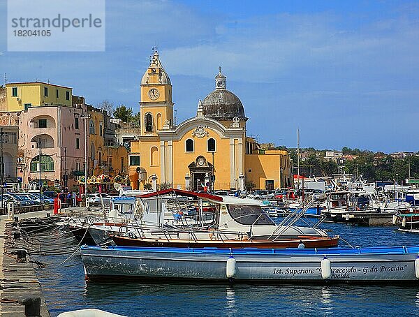 Kirche der Madonna delle Grazie  Hafen von Procida  Marina Grande  Insel Procida  Golf von Neapel  Phlegräischen Inseln  Kampanien  Italien  Europa