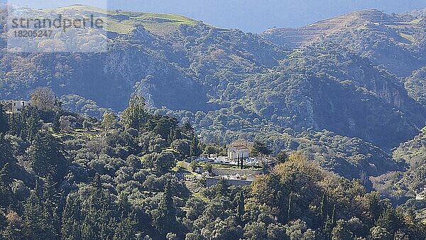 Kapelle und Friedhof außerhalb des Ortes  Argyroupolis  Lappa  Regionalbezirk Rethymnon  Zentralkreta  Insel Kreta  Griechenland  Europa