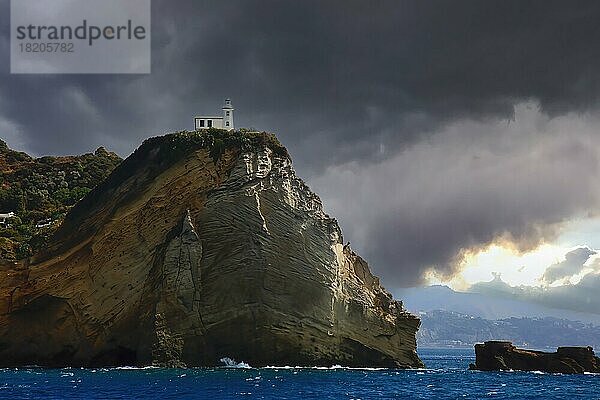 Insel Procida  Leuchtturm  Golf von Neapel  Phlegräischen Inseln  Kampanien  Italien  Europa