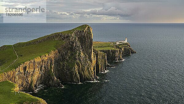 Sonnenuntergang  Neist Point  Leuchtturm  Isle of Skye  Innere Hebriden  Schottland  Großbritannien  Europa