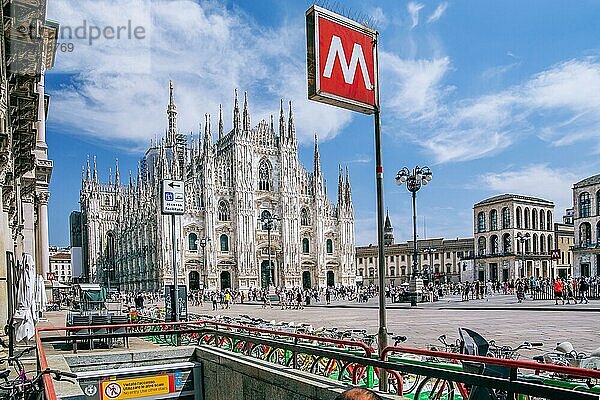 Domplatz mit Dom  Mailand  Lombardei  Norditalien  Italien  Europa