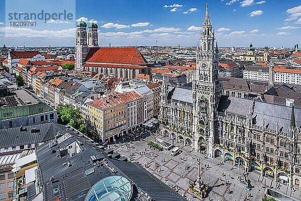 Marienplatz mit Rathaus und Frauenkirche  München  Oberbayern  Bayern  Deutschland  Europa