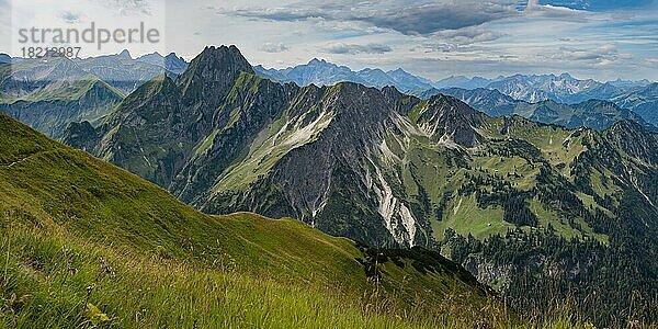 Bergpanorama vom Laufbacher-Eckweg zur Höfats  2259m  Allgäuer Alpen  Allgäu  Bayern  Deutschland  Europa