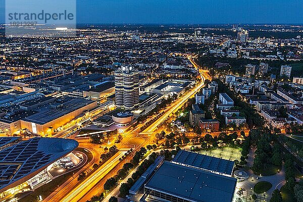 MÜNCHEN  DEUTSCHLAND  11. MAI: Luftaufnahme von BMW Museum & BWM Welt & Werk vom Olympiaturm am Abend des 11. Mai 2012 in München  Bayern  Deutschland. BMW ist ein berühmter deutscher Luxusautohersteller