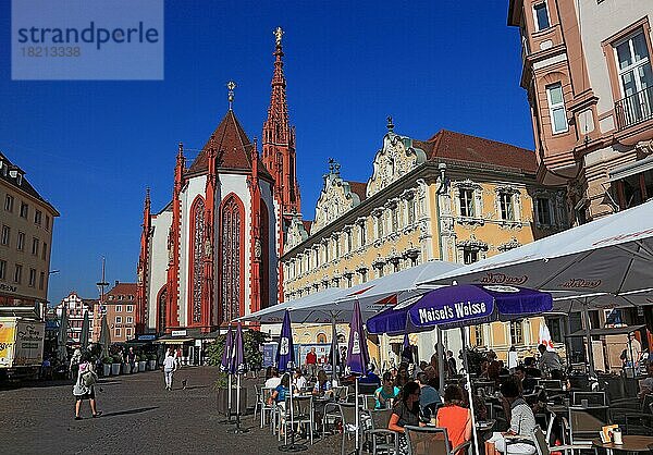 In der Altstadt von Würzburg  Marienkapelle und das Falkenhaus  Würzburg  Unterfranken  Bayern  Deutschland  Europa