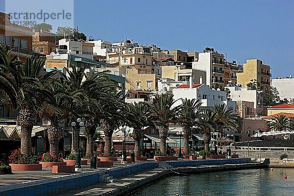 Sitia  kleine Hafenstadt im östlichen Teil der griechischen Insel Kreta am Kretischen Meer  Kreta  Griechenland  Europa
