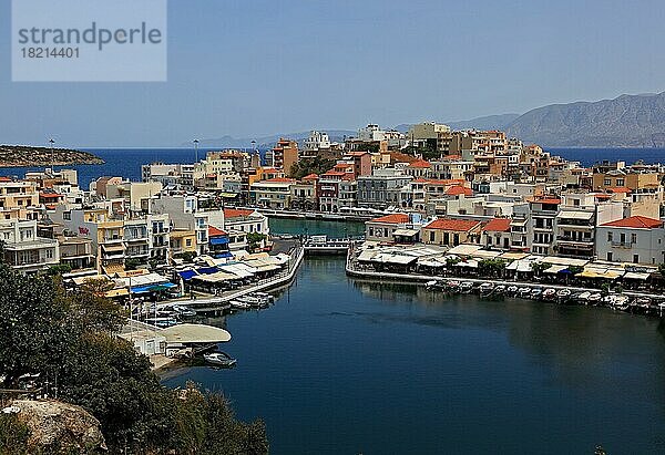 Agios Nikolaos  Blick auf das Stadtzentrum am Voulismeni-See  Kreta  Griechenland  Europa