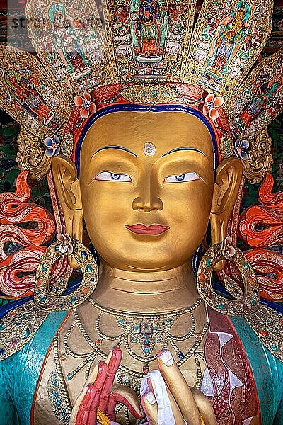 Eine Statue des Maitreya-Buddha  Kloster Thikse (Thiksay Gompa)  Ladakh  Kaschmir  Indien  Asien