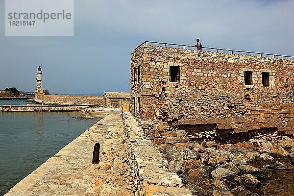 Hafenstadt Chania  Teil der Kaimauer zum venezianischen Leuchtturm  Kreta  Griechenland  Europa