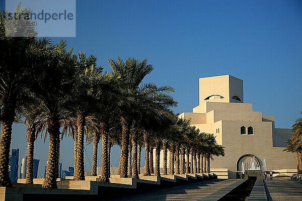 Museum für islamische Kunst  gilt als bedeutenstes Museum für islamische Kunst in Arabien  Wahrzeichen der Stadt Doha  Qatar  Katar  Asien
