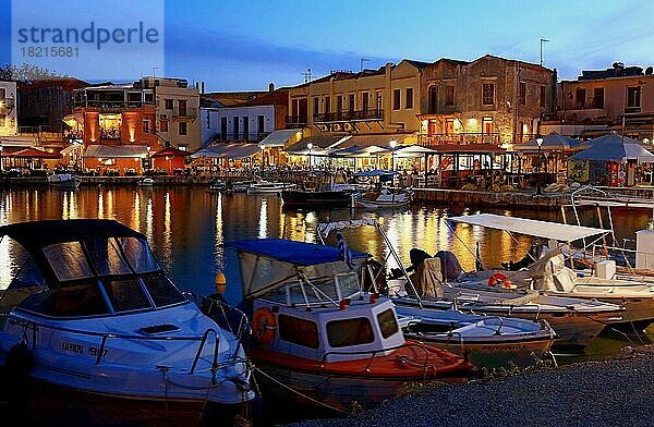 Hafenstadt Rethymno  Abendstimmung am Venezianischen Hafen  Kreta  Griechenland  Europa