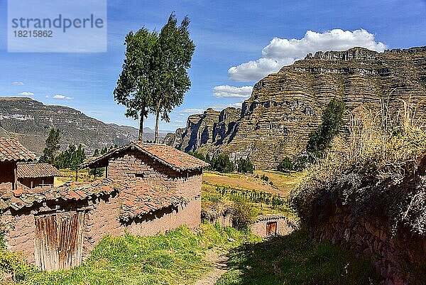 Häuser in typischen Dorf  Anden  bei Cusco  Peru  Südamerika