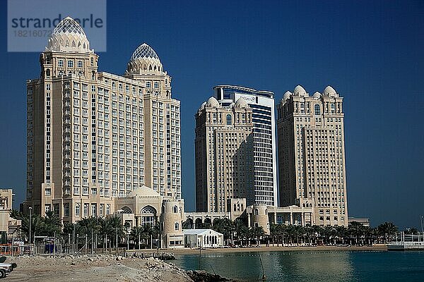 Blick auf den Diplomatic District mit dem Four Seasons Doha Hotel  Qatar  Katar  Asien