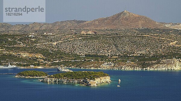 Souda-Bucht  Akrotiri  Kriegsschiffe  Naval Base  Insel Souda  blauer wolkenloser Himmel  balues Meer  grünes Meer  Souda  Chania  Westkreta  Insel Kreta  Griechenland  Europa