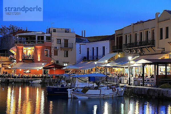 Hafenstadt Rethymno  Abendstimmung am Venezianischen Hafen  Kreta  Griechenland  Europa