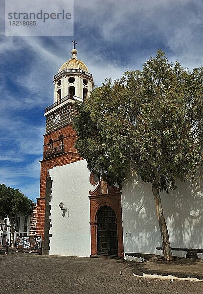 Kirche Nuestra Senora de Guadalupe am Hauptplatz  Teguise  Lanzarote  Kanarische Inseln  Spanien  Europa