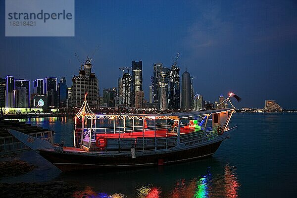 Skyline von Doha  Qatar  Katar  Asien