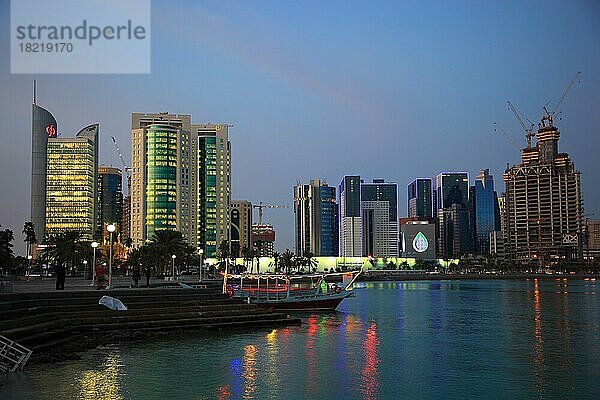 Skyline von Doha  Qatar  Katar  Asien