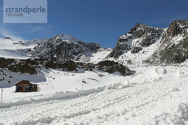 Skigebiet Pitztaler Gletscher mit dem vorderen Brunnenkogel und dem Mittelbergferner  Ötztaler Alpen  Tirol  Österreich  Europa