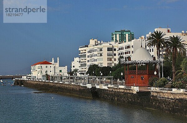 Av. de la Marina und Gran Hotel im Hintergrund  Arrecife  Lanzarote  Kanarische Inseln  Spanien  Europa