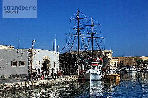 Hafenstadt Rethymno  Hafenamt am venezianischen Hafen  Kreta  Griechenland  Europa