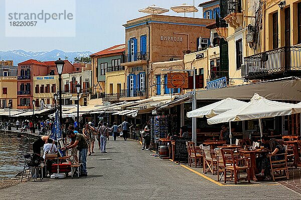 Hafenstadt Chania  Restaurants in der Altstadt am Hafen  Kreta  Griechenland  Europa