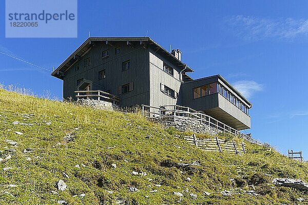 Tölzer Hütte am Schafreuter  Alpenvereinshütte der Sektion Tölz mit neuem Anbau  Salettl  Hinterriß  Alpenpark Karwendel  Tirol  Österreich  Europa