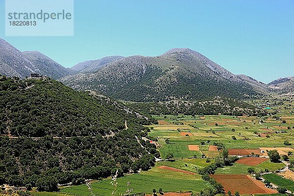 Landschaft des Askyfou Plateau  Hochebene im Levka Ori Gebiet  in den Weissen Bergen  Kreta  Griechenland  Europa