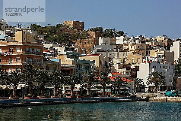 Sitia  kleine Hafenstadt im östlichen Teil der griechischen Insel Kreta am Kretischen Meer  Kreta  Griechenland  Europa