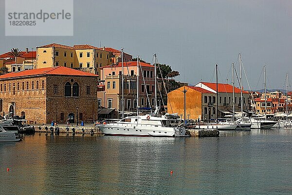 Hafenstadt Chania  Altstadt  Boote im venezianischen Hafen  Kreta  Griechenland  Europa