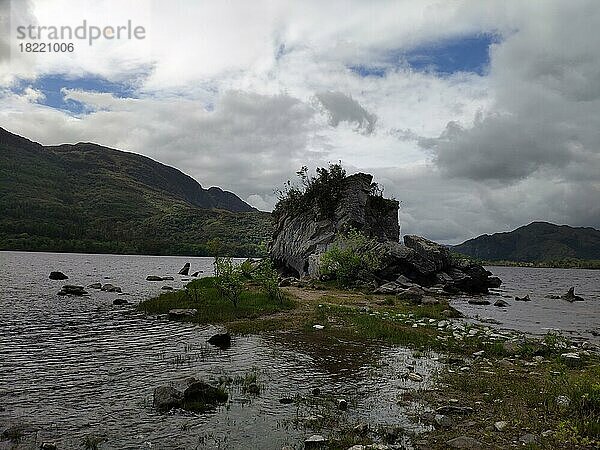 Colleen Bawn Rock  Muckross Lake  Killarney  Co. Kerry  Irland  Europa