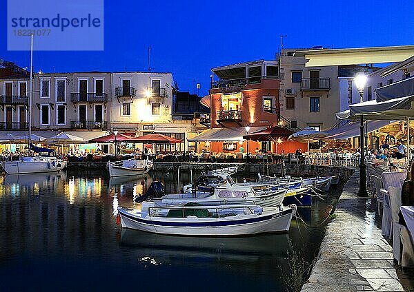 Hafenstadt Rethymno  Abendstimmung am Venezianischen Hafen  Kreta  Griechenland  Europa