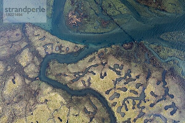 Luftaufnahme  Flusslauf und Ufer  Ebbe  Glen Coe  Schottland  Großbritannien  Europa