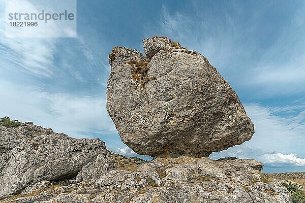 Seltsam geformte Felsen im Chaos von Nimes le Vieux im Cevennen-Nationalpark. Unesco-Welterbe. Fraissinet-de-Fourques  Lozere  Frankreich  Europa