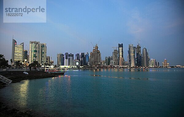 Skyline von Doha  Qatar  Katar  Asien