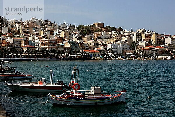 Sitia  kleine Hafenstadt im östlichen Teil der griechischen Insel Kreta am Kretischen Meer  Kreta  Griechenland  Europa
