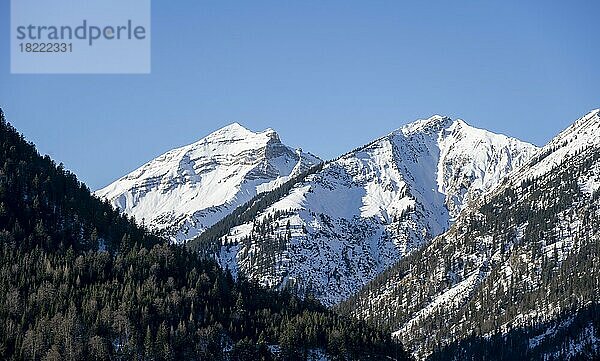 Berge im Winter  Engtal  Karwendelgebirge  Alpen bei gutem Wetter  Tirol  Österreich  Europa